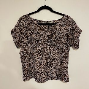 Navy/pink patterned blouse w/ cuffed sleeves and front pocket size Small